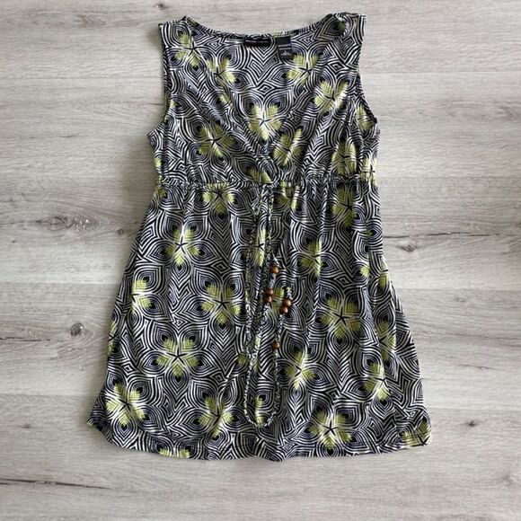 New York & Company Sleevelss Empire Tunic Blouse Navy/Green Print L EUC​ - Picture 3 of 6